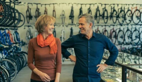 Ein Betrieb mit Geschichte? Die Eigentümer von Weber Salzburg, Anna und Lukas, sind vom Computer ...