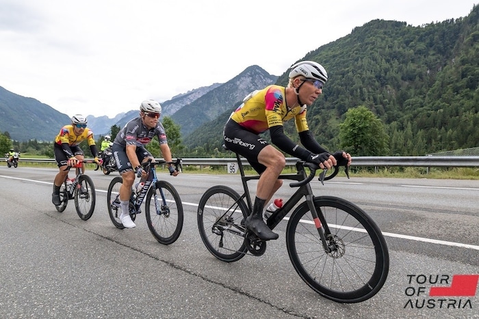 Daniel Geismayr (re.) und Alexander Konychev (li.) fuhren lange in der Spitzengruppe vorne weg.