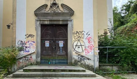 Die Kapuzinerkirche stand lange Zeit leer, bevor sie säkularisiert, und zu einem Kanzleibüro ...