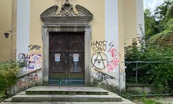Die Kapuzinerkirche stand lange Zeit leer, bevor sie säkularisiert, und zu einem Kanzleibüro ...