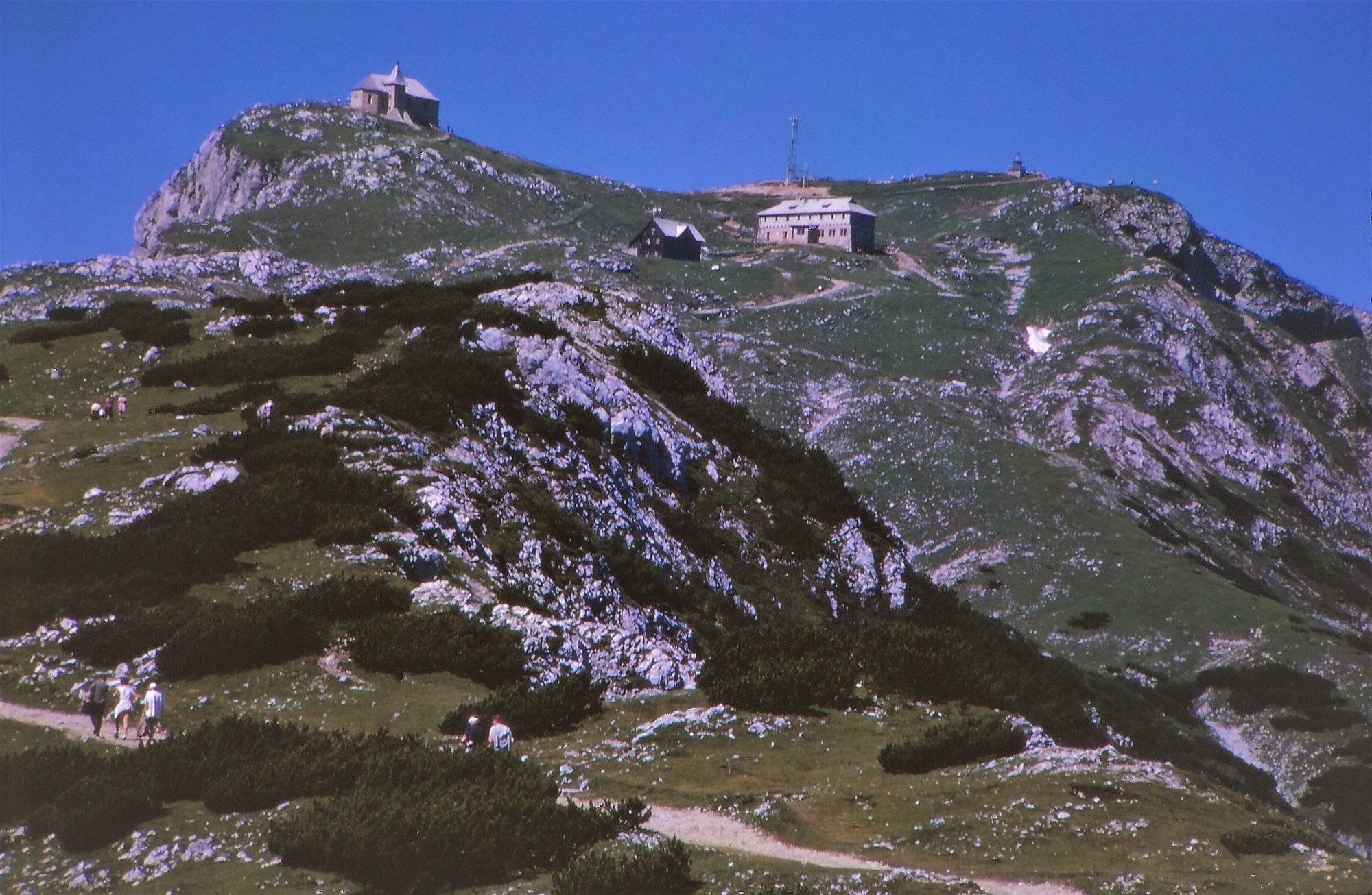 Dobratsch um das Jahr 1960 – noch ohne Sender, aber mit Rudolfshütte.