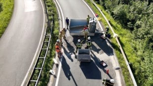 Der Anhänger blockierte die gesamte Abfahrt.
