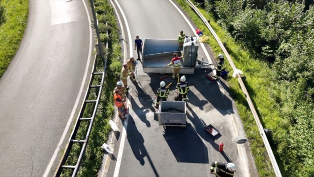 Der Anhänger blockierte die gesamte Abfahrt.