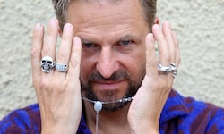 „Jedermann“ Philipp Hochmair rockt ab 19. Juli die Salzburger Festspiele.