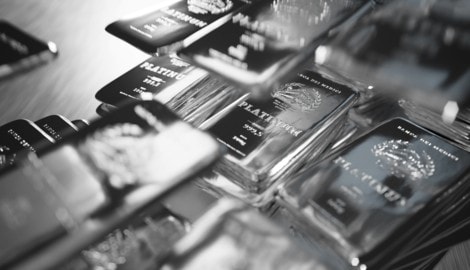 Platin ist seltener als Gold. Ob sich eine Geldanlage lohnt, ist von vielen Faktoren abhängig.