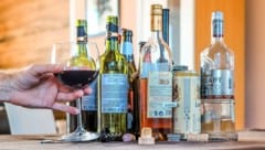 Der Alkoholkonsum bei Jugendlichen ist rückläufig. Dennoch geben 25% an, jeden Monat einen ...