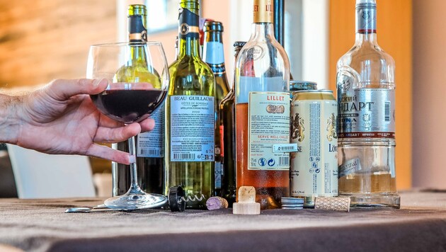 Der Alkoholkonsum bei Jugendlichen ist rückläufig. Dennoch geben 25% an, jeden Monat einen ...