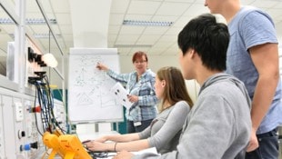 Rund 140 Jugendliche in den Bezirken Eisenstadt und Neusiedl nutzen die Überbetriebliche ...