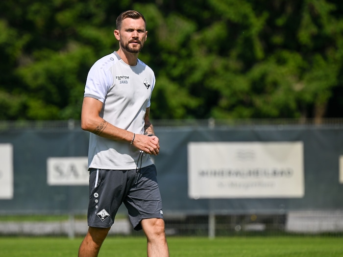 Altach-Coach Fabio Ingolitsch schaut sich seine Spieler derzeit ganz genau an.