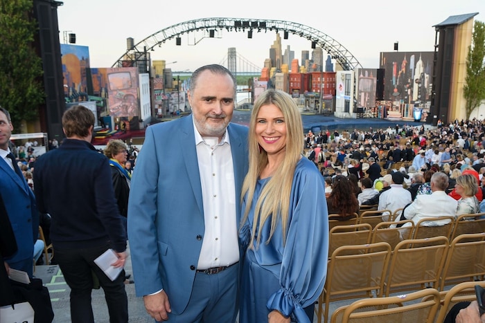 Hans Peter Doskozil ließ sich mit seiner Julia vom „Saturday Night Fever“ in die bewegten ...
