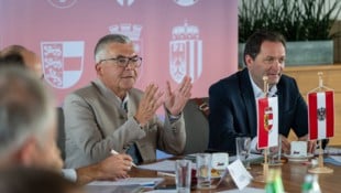 Landesrat Josef Schwaiger (ÖVP, li.) im Rahmen der Tagung mit Minister Norbert Totschnig