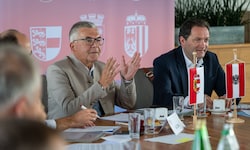 Landesrat Josef Schwaiger (ÖVP, li.) im Rahmen der Tagung mit Minister Norbert Totschnig