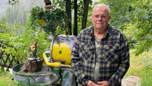 Im Garten steht die alte Kaffeeröstmaschine aus dem Grazer Geschäft von Wehrschütz‘ Mutter.  