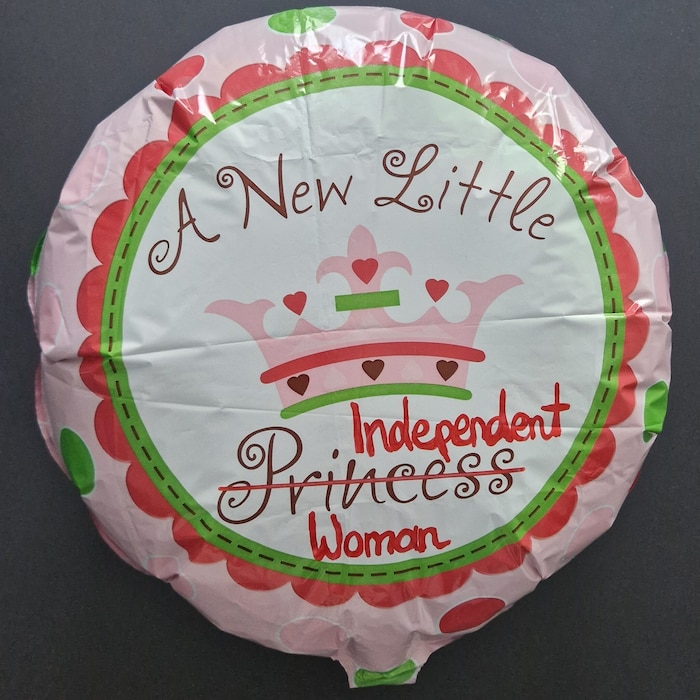 Der Ballon bei der Babyparty für Lara kann im Nachhinein fast als Omen durchgehen.