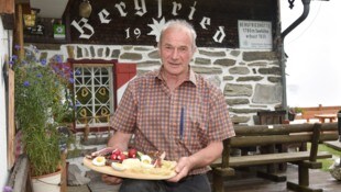 Andi Neuschitzer ist Eigentümer der Bergfriedhütte und betreibt diese gemeinsam mit seiner ...