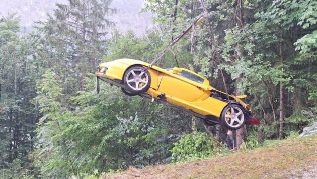 Am Fahrzeug entstand Totalschaden. Ärgerlich, denn bei dem Auto handelt es sich um ein ...