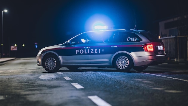 Die Streife sicherte den Unfallort ab.