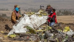 Archivbild aus dem Jahr 2019: Bergungsteams am Absturzort in der Nähe von Addis Abeba ...