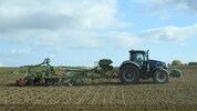 Wer so große landwirtschaftliche Maschinen fährt, muss besonders vorsichtig sein, urteilt das ...