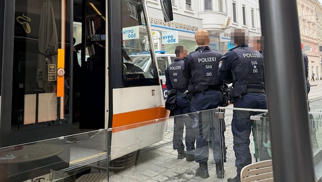 Am Freitagabend ereignete sich ein Polizeieinsatz in einer Linzer Straßenbahn.