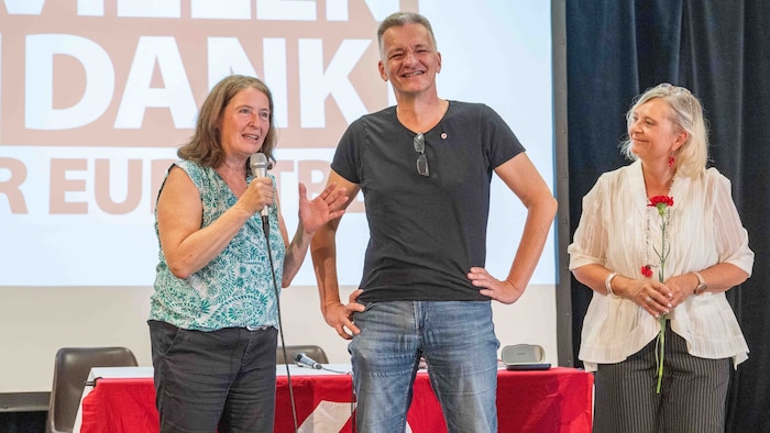 Elke Kahr, Manfred Eber und Claudia Klimt-Weithaler bei den Ehrungen der Mitglieder.