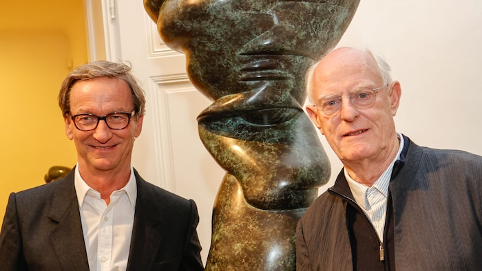 Galerist Thaddaeus Ropac (li.) verbandelte Tony Cragg mit dem Domquartier. Bis Oktober sind ...