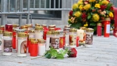 Nach der Schreckenstat kamen Menschen aus ganz Kärnten, um ihre Kerzen und Blumen abzustellen.