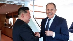 Von links: Nordkoreas Machthaber Kim Jong Un und Russlands Außenminister Sergej Lawrow