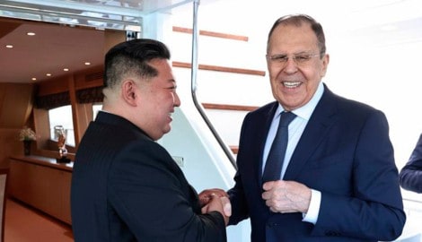 Von links: Nordkoreas Machthaber Kim Jong Un und Russlands Außenminister Sergej Lawrow