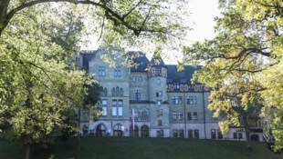Einst diente das Schloss als Residenz der Welfen, zuletzt wurden hier 79 beeinträchtigte ...
