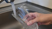 Die Gemeindebürger müssen das Wasser aus der Leitung vorerst bis Montag für mindestens drei ...