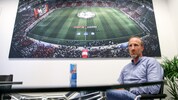 Bernd Winkler in seinem Büro in der Red Bull Arena.