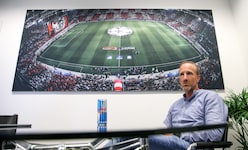 Bernd Winkler in seinem Büro in der Red Bull Arena.