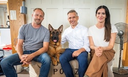 Wirtschaftsminister Wolfgang Hattmannsdorfer (Mitte) mit Maximilian Brückner und Doris Golpashin
