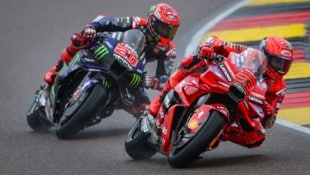Marc Marquez (re.) peilt den nächsten Sieg an.