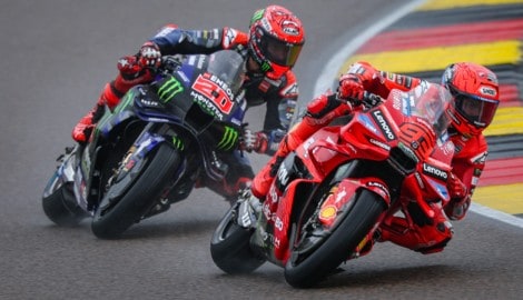 Marc Marquez (re.) peilt den nächsten Sieg an.