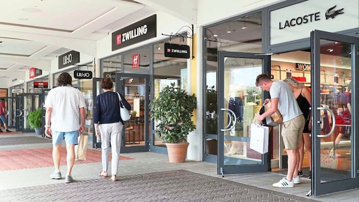 Gucci, Prada, Versace, Burberry oder Armani: Hier gibt es teure Designer-Kleidung günstiger.