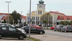 Im Outletcenter kann man in 160 Designer-Shops bis 21 Uhr shoppen – und bald noch länger.