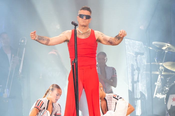 Robbies einziger Wunsch: Der größte Entertainer der Welt zu sein. Dafür gibt er mehr als alles.