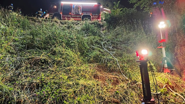 Über dieses steile Gelände stürzte der Traktor ab.