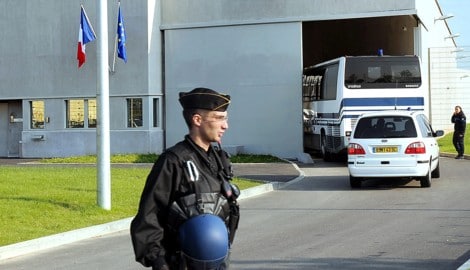 Archivbild aus dem Jahr 2009: Ankunft eines Gefangenentransports in der Haftanstalt Corbas