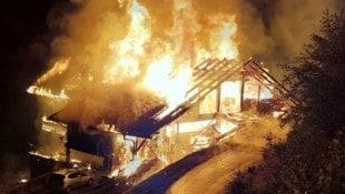 Der Bauerhof stand in kürzester Zeit in Vollbrand.