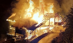 Der Bauerhof stand in kürzester Zeit in Vollbrand.