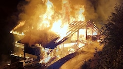 Der Bauerhof stand in kürzester Zeit in Vollbrand.