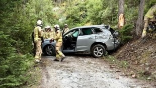 Das Auto wurde schwer beschädigt.