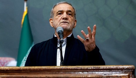 Irans Präsient Massoud Pezeshkian wirft Israel vor, ihn ermorden zu wollen.