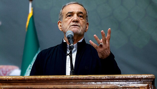 Irans Präsient Massoud Pezeshkian wirft Israel vor, ihn ermorden zu wollen.