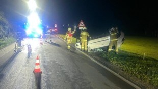 Das Auto landete auf dem Dach.
