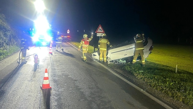 Das Auto landete auf dem Dach.
