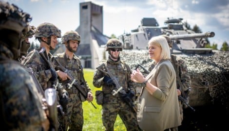 Verteidigungsministerin Klaudia Tanner bei der Truppe